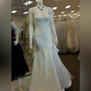 Zack Posen bridal dress, size 4, true to size
